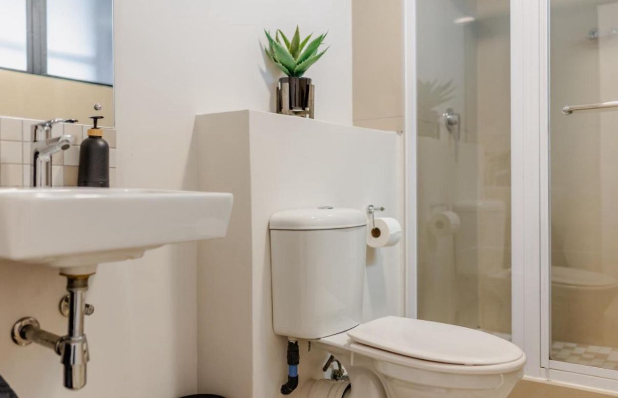 Phola Studio Suite Bathroom